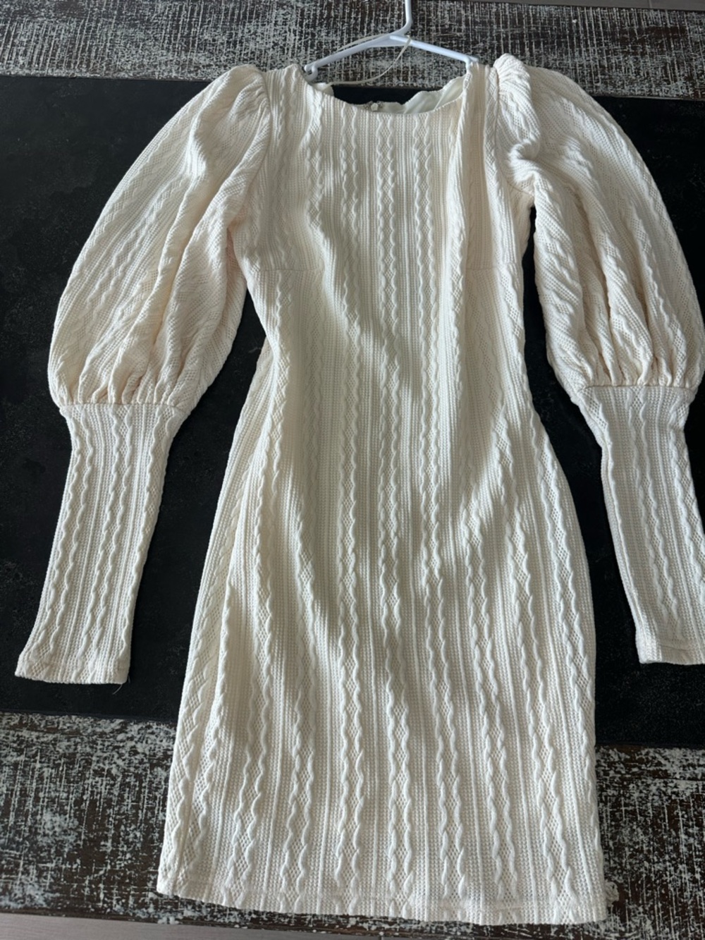 BNWT BUBBLE SLEEVE MINI FROM MIAMI
BOUTIQUE SZ M